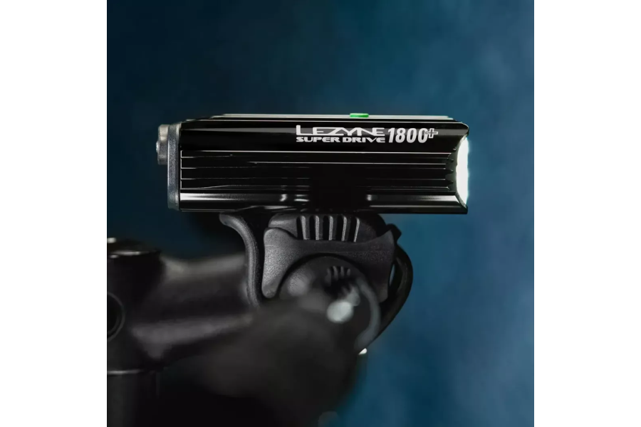 Фара LEZYNE SUPER DRIVE 1800+ SMART FRONT Чорний 1800 люменів Y18