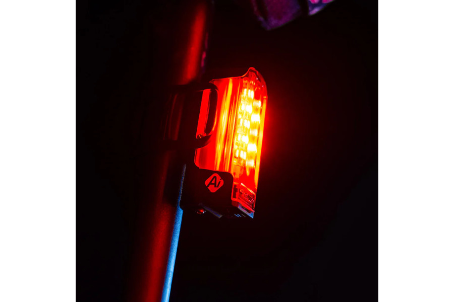Габарит LEZYNE STRIP PRO Ai ALERT 400+ REAR Чорний 400 люменів Y17