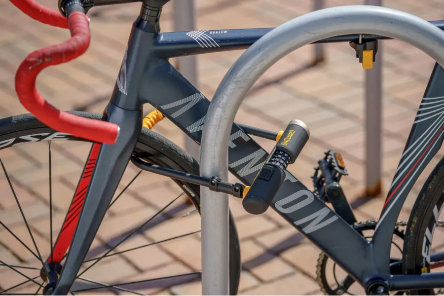 Замок U-образный Onguard BULLDOG COMBO STD размер скобы 115 x 230мм, толщина 13мм, поворотное крепление на раму, кодовый замок на 4 цифры